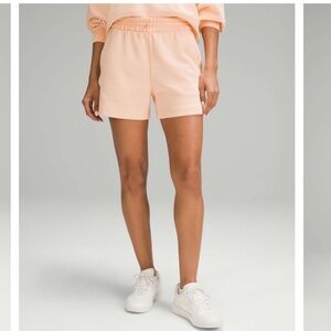 NWT Sz 6 Lululemon Softstreme High-Rise Short 4" Peach Bellini